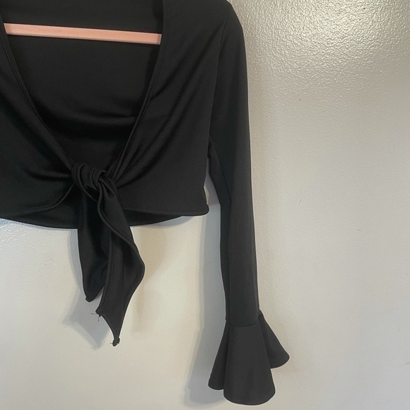 𝅺ASOS- I Saw it First Cropped Black Top - Picture 5 of 7